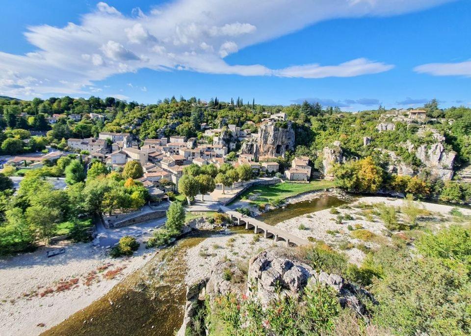 Gite Le Chamaju Labeaume Exteriér fotografie